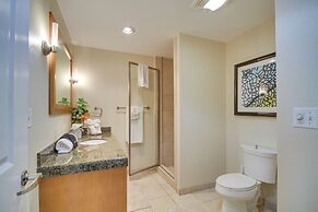 Resort-style Biloxi Condo: Walk to the Beach!