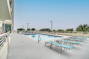 Resort-style Biloxi Condo: Walk to the Beach!