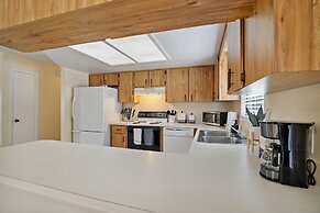 Charming Cottage Escape 3 Bedroom Home by RedAwning