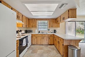 Charming Cottage Escape 3 Bedroom Home by RedAwning