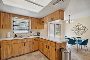 Charming Cottage Escape 3 Bedroom Home by RedAwning