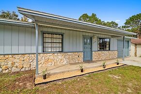 Charming Cottage Escape 3 Bedroom Home by RedAwning