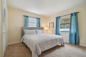 Charming Cottage Escape 3 Bedroom Home by RedAwning