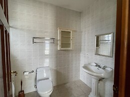 Skyline Suites Sunset Room 1 Bedroom Home by RedAwning