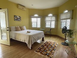 Skyline Suites Sunset Room 1 Bedroom Home by RedAwning