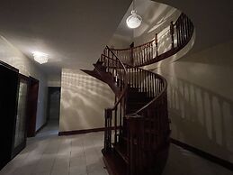 Skyline Suites Sunset Room 1 Bedroom Home by RedAwning