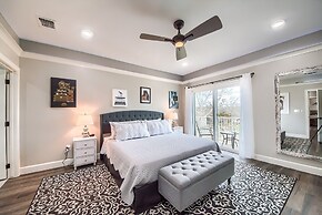 Ag 303 Gruene Penthouse Retreat 4 Bedroom Condo by RedAwning