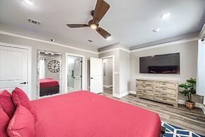 Ag 303 Gruene Penthouse Retreat 4 Bedroom Condo by RedAwning