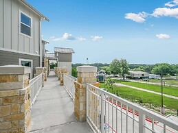 Ag 303 Gruene Penthouse Retreat 4 Bedroom Condo by RedAwning