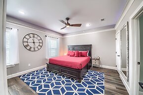 Ag 303 Gruene Penthouse Retreat 4 Bedroom Condo by RedAwning