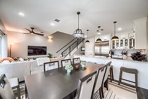 Ag 303 Gruene Penthouse Retreat 4 Bedroom Condo by RedAwning