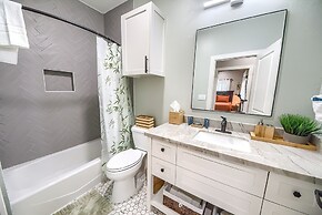 Ag 303 Gruene Penthouse Retreat 4 Bedroom Condo by RedAwning