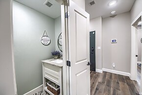 Ag 303 Gruene Penthouse Retreat 4 Bedroom Condo by RedAwning