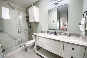 Ag 303 Gruene Penthouse Retreat 4 Bedroom Condo by RedAwning