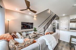 Ag 303 Gruene Penthouse Retreat 4 Bedroom Condo by RedAwning