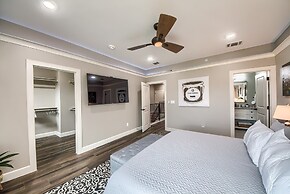 Ag 303 Gruene Penthouse Retreat 4 Bedroom Condo by RedAwning