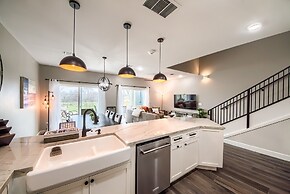 Ag 303 Gruene Penthouse Retreat 4 Bedroom Condo by RedAwning