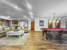 208 Tenderfoot 5 Bedroom Home by RedAwning