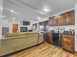 208 Tenderfoot 5 Bedroom Home by RedAwning