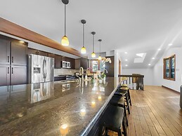 208 Tenderfoot 5 Bedroom Home by RedAwning