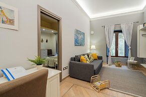 Central Cozy Apartment 70m2 In '700s Baroque Building