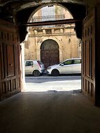 Central Cozy Apartment 70m2 In '700s Baroque Building