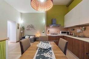Central Cozy Apartment 70m2 In '700s Baroque Building