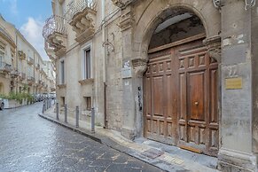 Central Cozy Apartment 70m2 In '700s Baroque Building