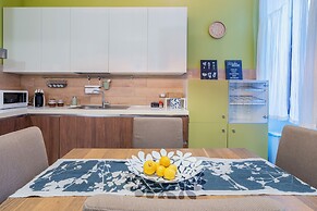Central Cozy Apartment 70m2 In '700s Baroque Building