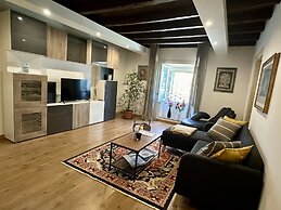 Historical 1400 Ft2 Apartment At Temple Of Apollo