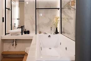 Luxury Suites with JACUZZI by Sea&theCity