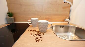 Luxury Suites with JACUZZI by Sea&theCity