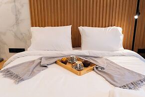 Luxury Suites with JACUZZI by Sea&theCity