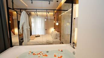 Luxury Suites with JACUZZI by Sea&theCity