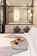 Luxury Suites with JACUZZI by Sea&theCity
