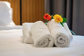 Luxury Suites with JACUZZI by Sea&theCity