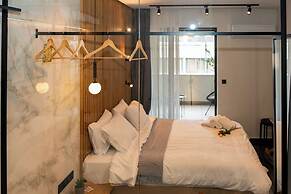 Luxury Suites with JACUZZI by Sea&theCity