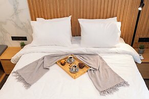 Luxury Suites with JACUZZI by Sea&theCity