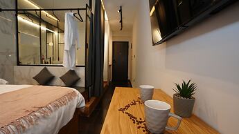 Luxury Suites with JACUZZI by Sea&theCity