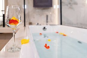 Luxury Suites with JACUZZI by Sea&theCity