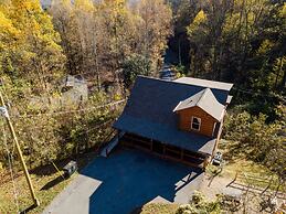 Whispering Pines Retreat By Ghosal Luxury Lodging
