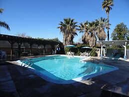 Elsinore Hot Springs & Lodge