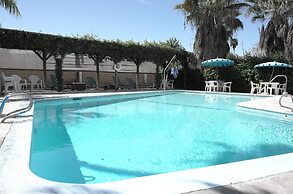 Elsinore Hot Springs & Lodge