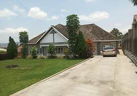 Charming 5-bed House in Kigali