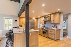 The Gem Estate by Avantstay Modern Farmhouse w/ Lavender Fields + Hot 