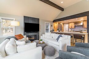 The Gem Estate by Avantstay Modern Farmhouse w/ Lavender Fields + Hot 