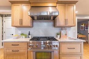 The Gem Estate by Avantstay Modern Farmhouse w/ Lavender Fields + Hot 