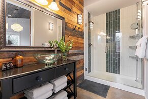 The Gem Estate by Avantstay Modern Farmhouse w/ Lavender Fields + Hot 