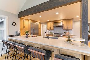 The Gem Estate by Avantstay Modern Farmhouse w/ Lavender Fields + Hot 