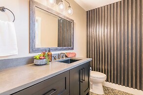 The Gem Estate by Avantstay Modern Farmhouse w/ Lavender Fields + Hot 